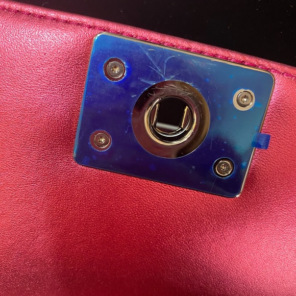 STUNNING RARE CHANEL METALLIC HOT PINK BOY BAG - Picture 9 of 13